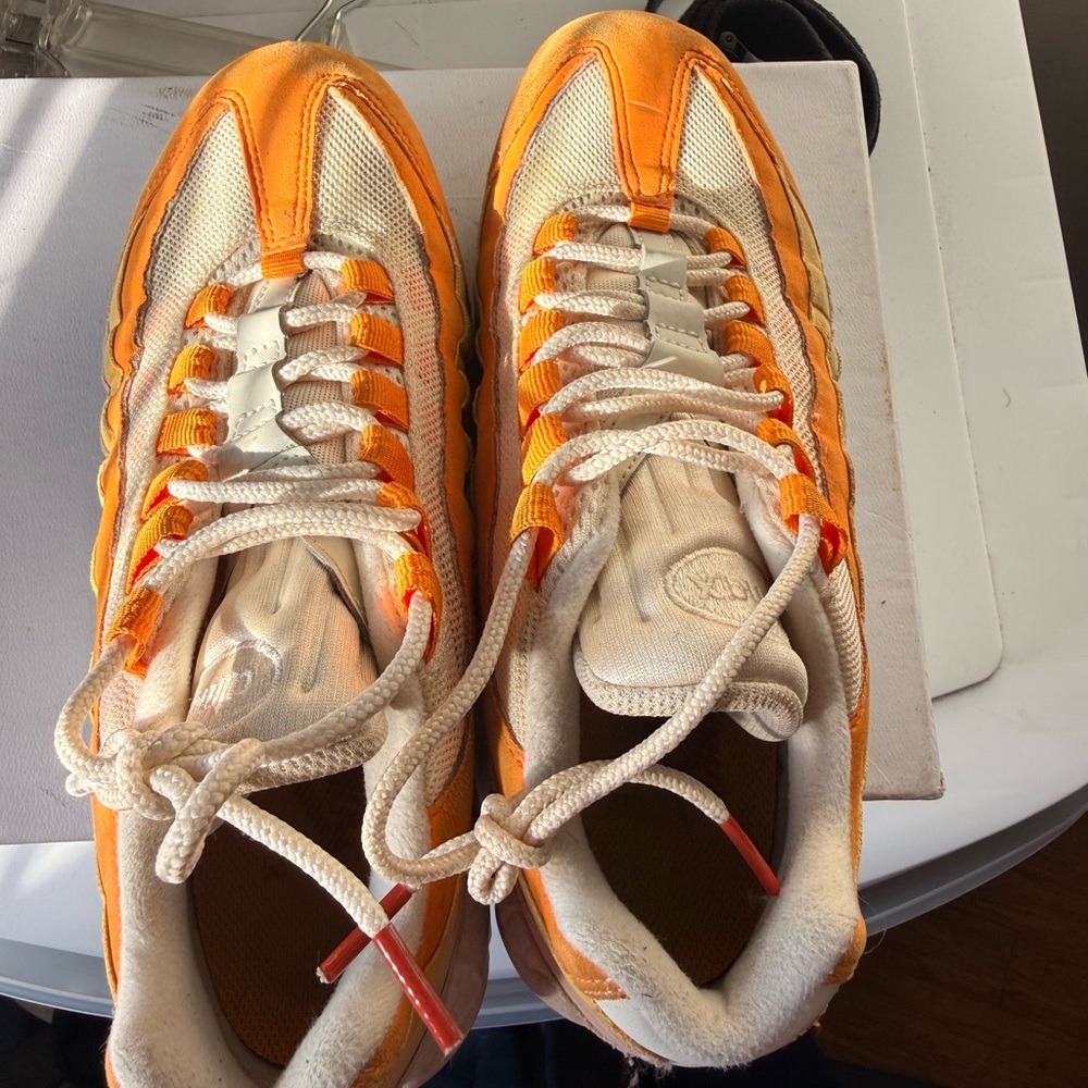 Nike Air Max 95 in Orange and Cream - Picture 2 of 6